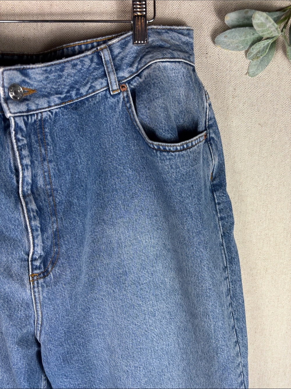 ASOS > High-Rise Relaxed Fit Blue Jeans 16 - Picture 4 of 6
